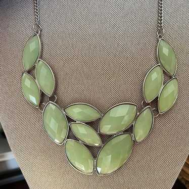 Vintage women's green faceted multi stone necklace - image 1