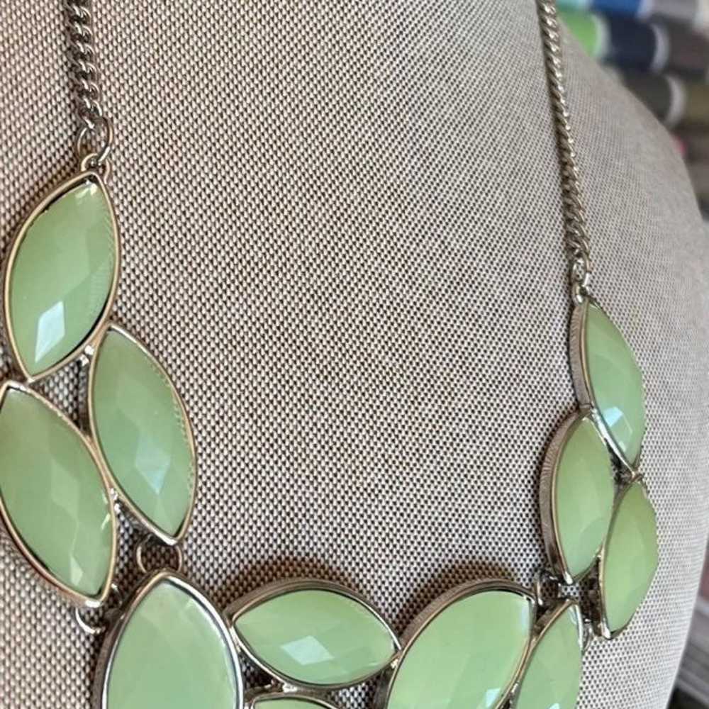 Vintage women's green faceted multi stone necklace - image 3