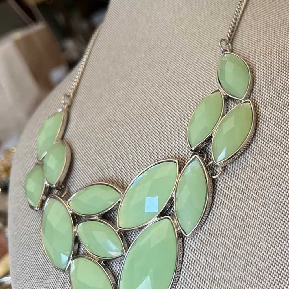 Vintage women's green faceted multi stone necklace - image 4