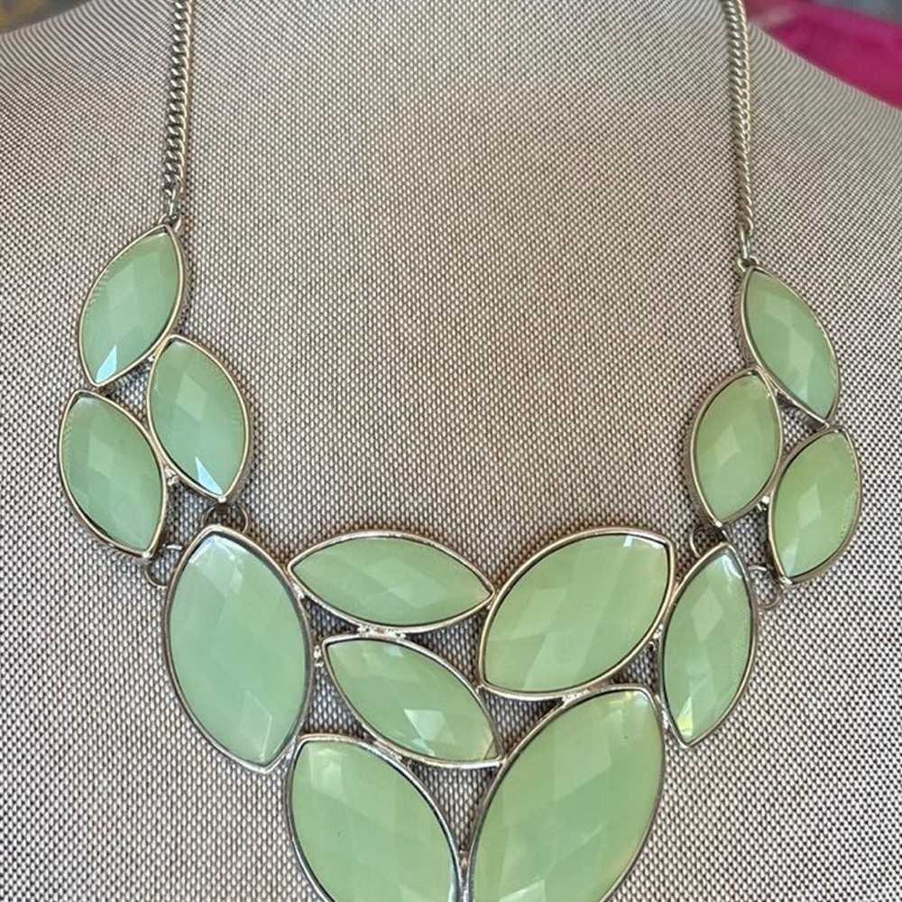 Vintage women's green faceted multi stone necklace - image 6