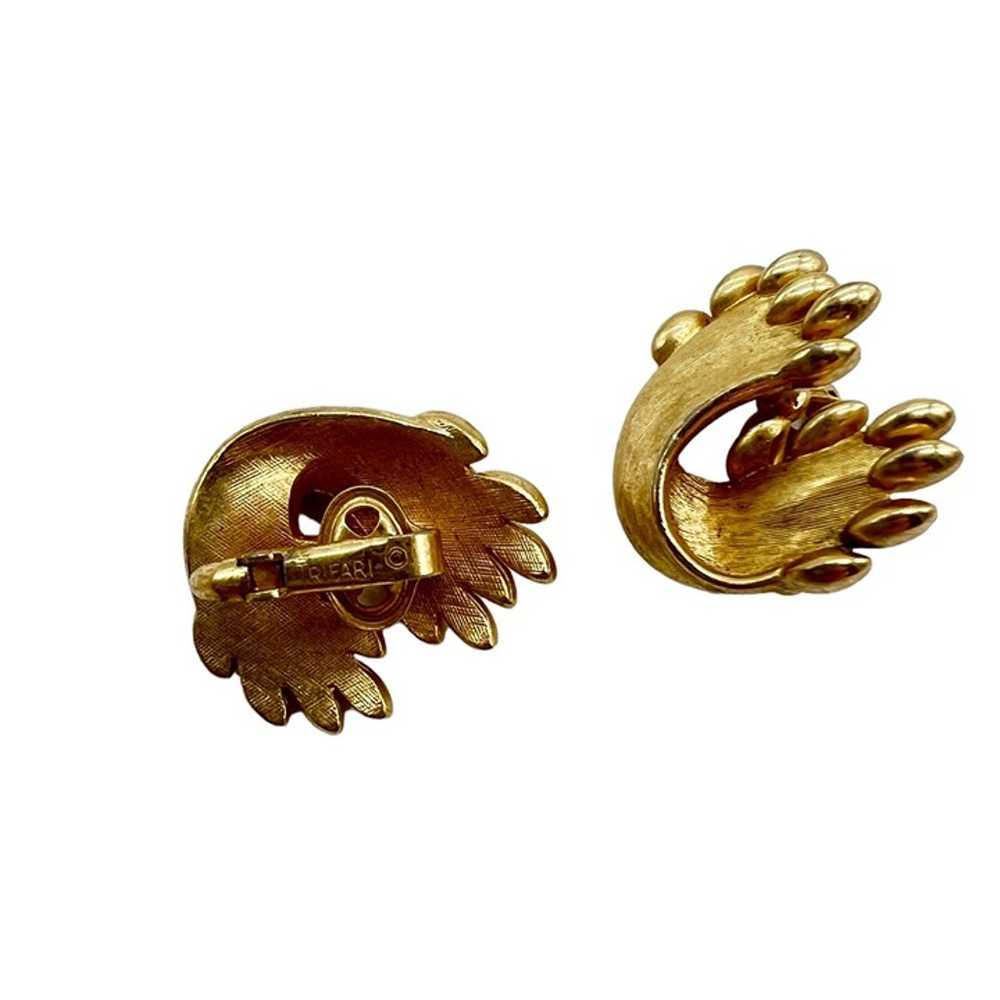 Vintage Crown Trifari Gold Tone Clip Earrings Bow… - image 3