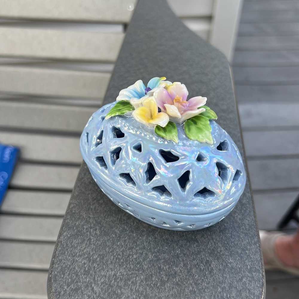 Vintage lace style peekaboo egg trinket blue deli… - image 4