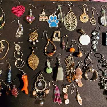 Huge lot vintage costume jewelry single earrings
