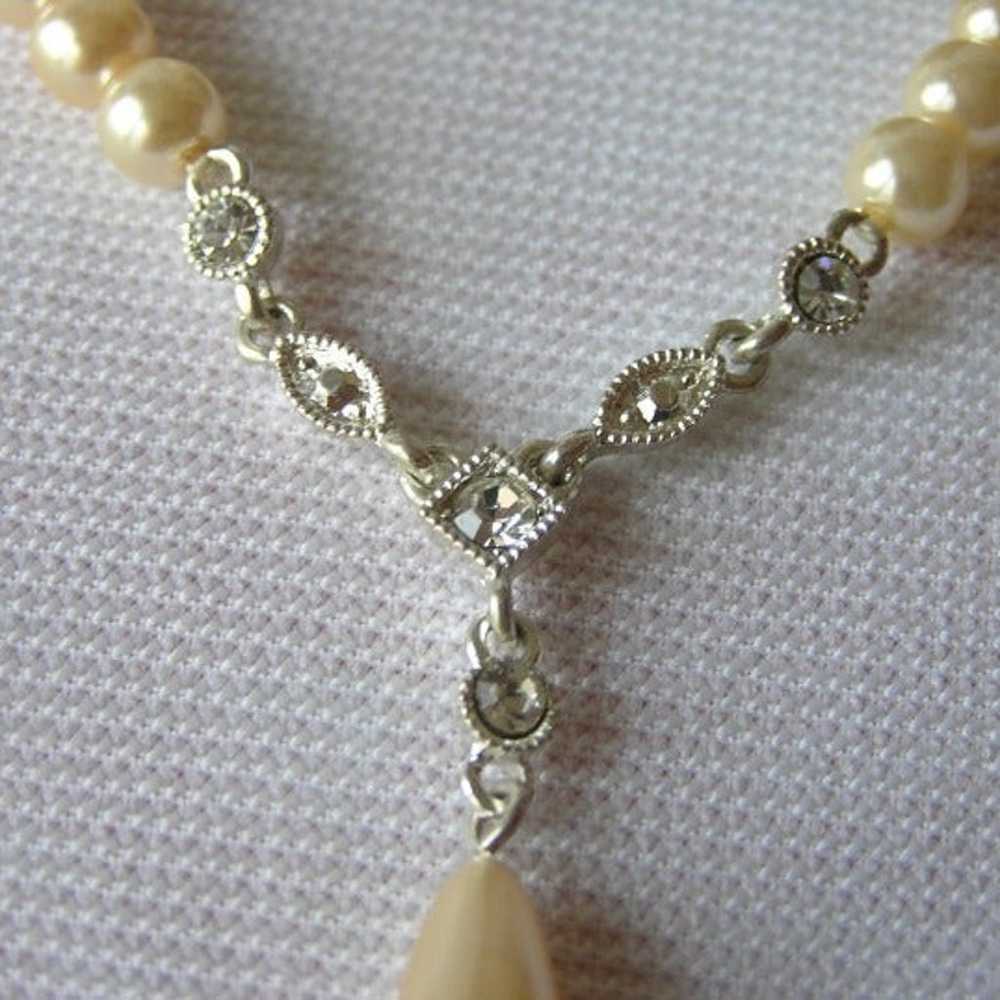 Avon set of fantasy beige pearls - image 3