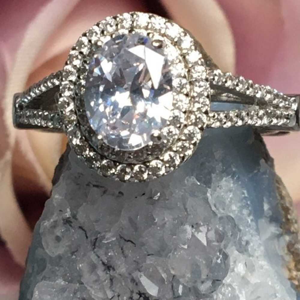 Beautiful Vintage Inspired Oval Ring! - image 1