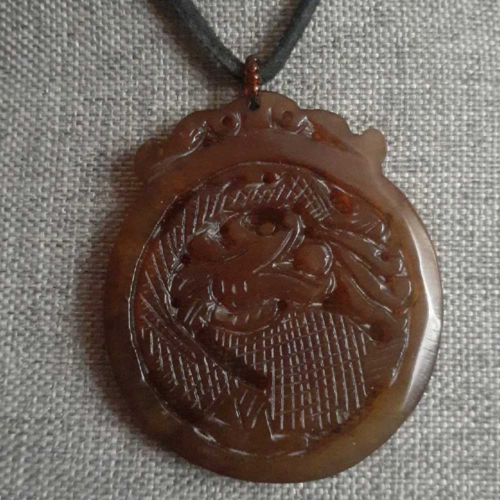 Vintage carved gemstone dragon pendant necklace w… - image 2
