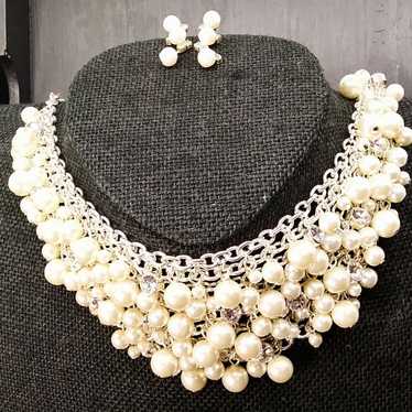 Simply Stunning Pearl & Rhinestone Cluster Neckla… - image 1