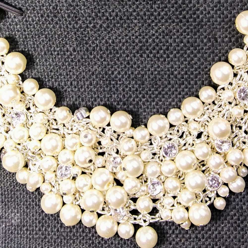 Simply Stunning Pearl & Rhinestone Cluster Neckla… - image 4