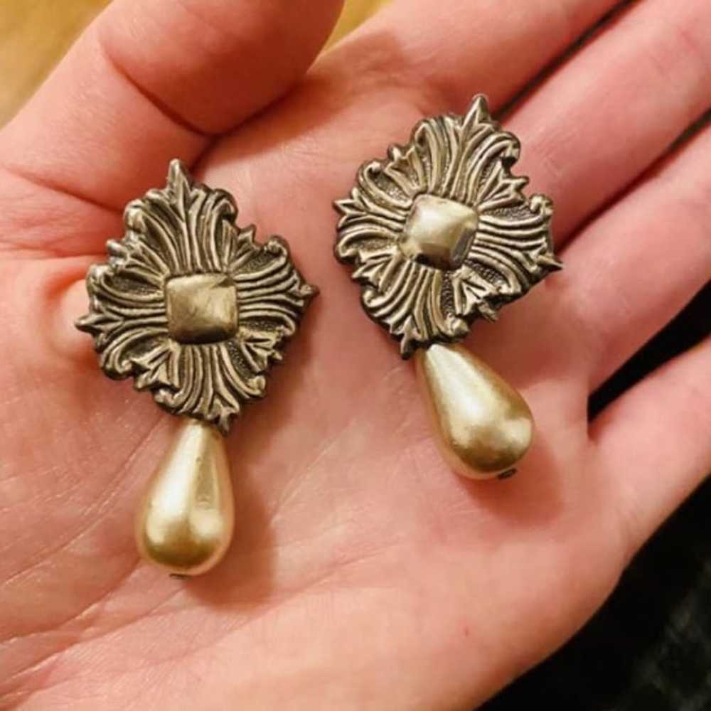 Vintage Pearl Drop Earrings with Silver Design - image 2