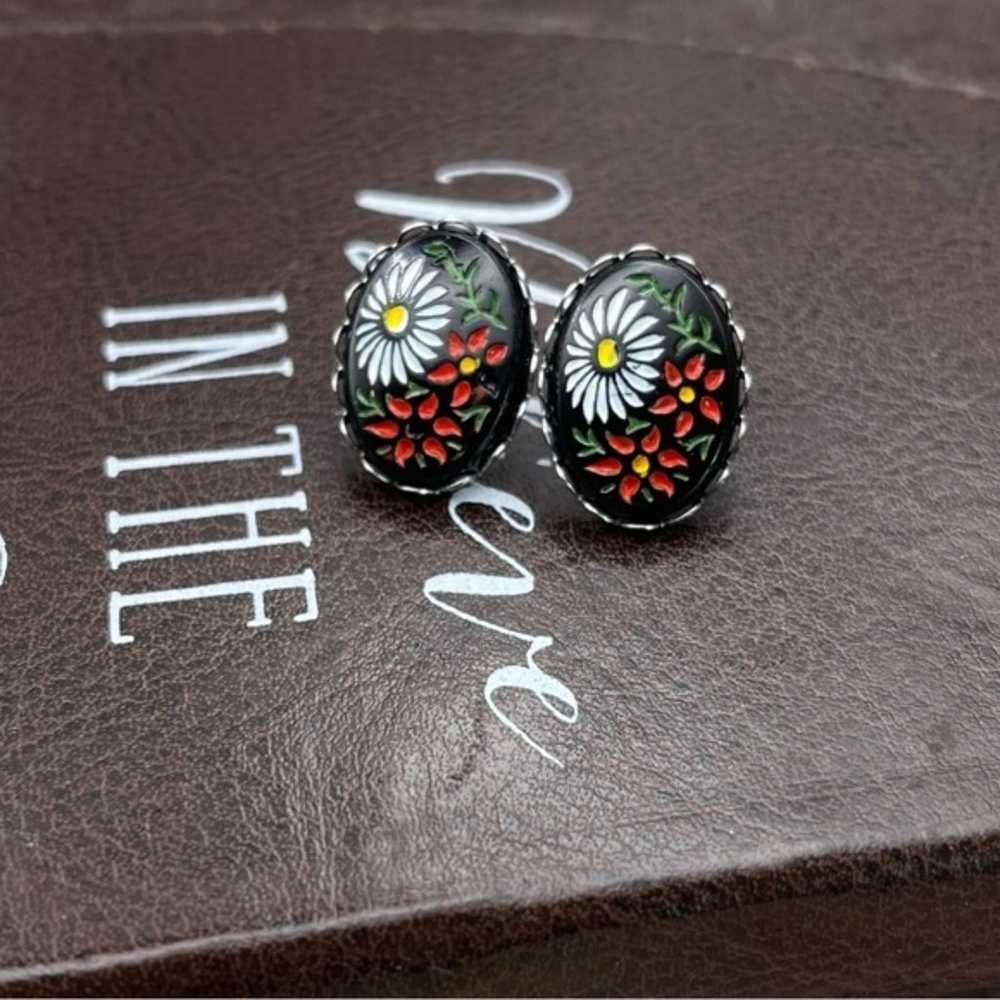 Vintage 1970s Black White Daisy Red Floral Caboch… - image 12