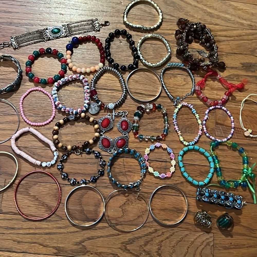 Vintage Bracelet Jewelry Lot (34 Pieces) READ DESC - image 1