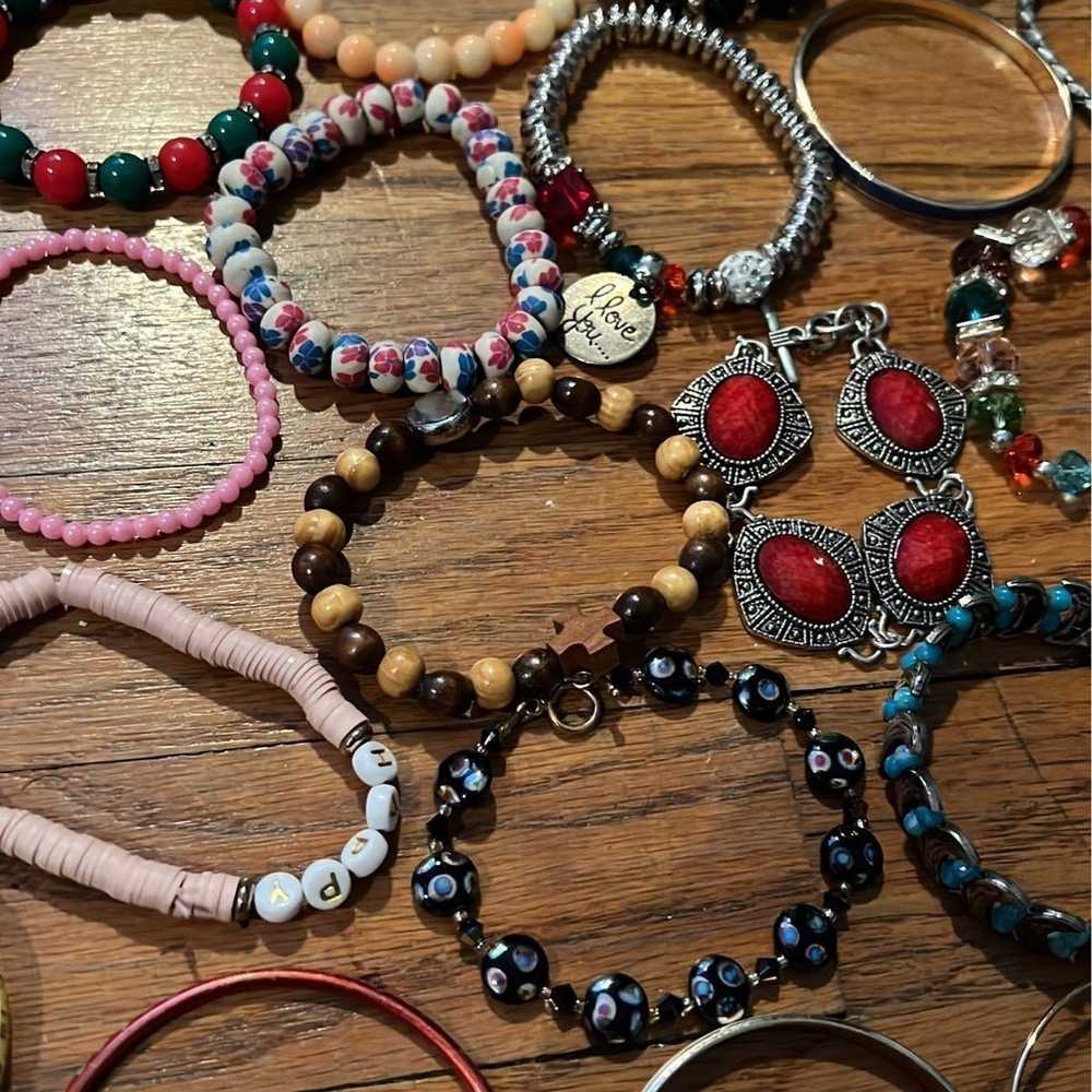 Vintage Bracelet Jewelry Lot (34 Pieces) READ DESC - image 3