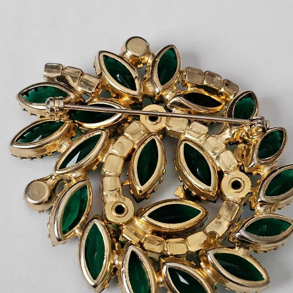 vintage brooch JULIAN 2.5 INCH,GOLDTONE GREEN AND… - image 2