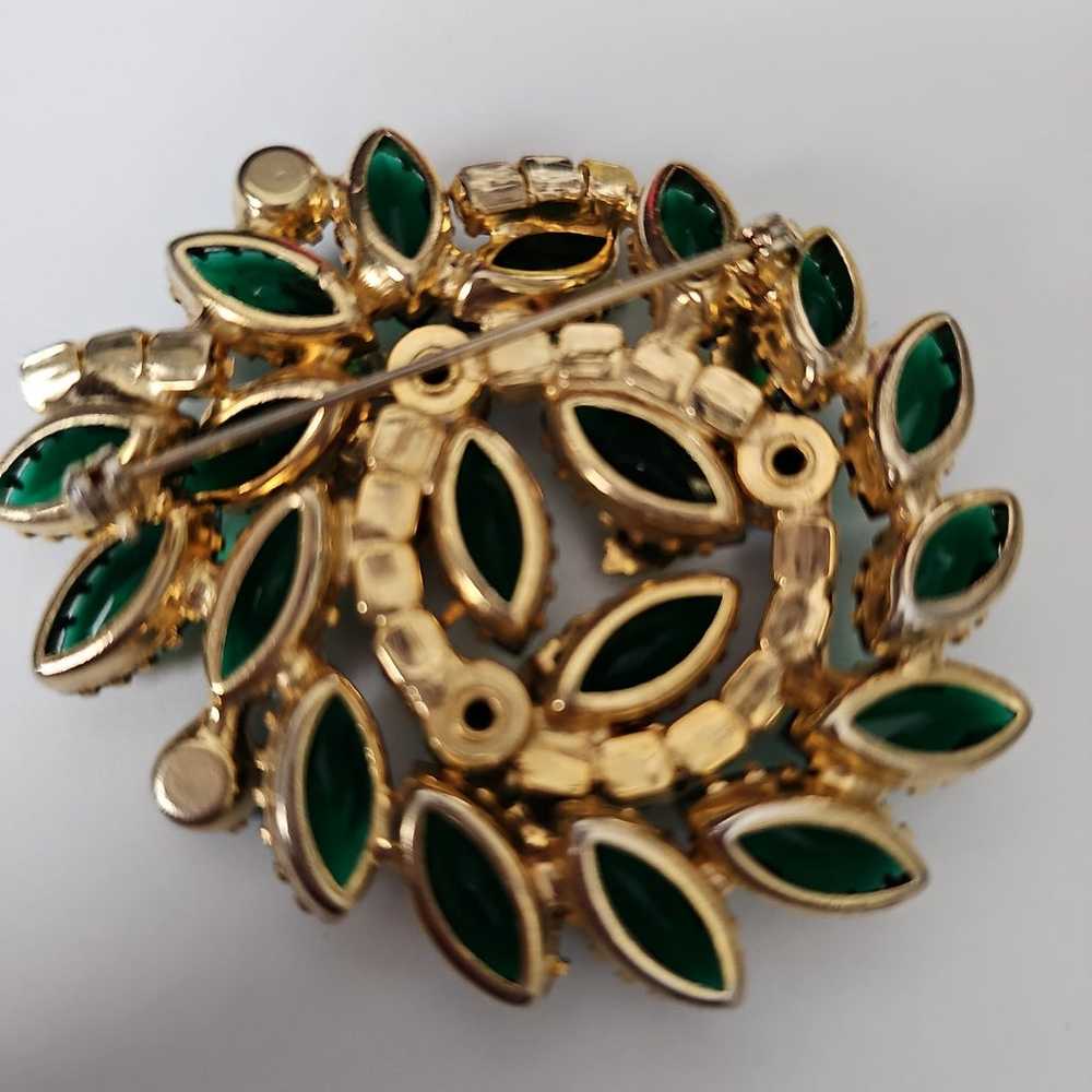 vintage brooch JULIAN 2.5 INCH,GOLDTONE GREEN AND… - image 4