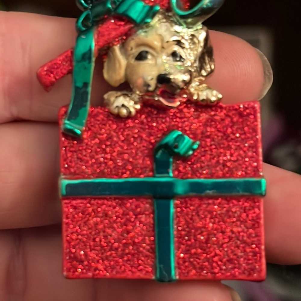 A holiday broach pin. It’s a puppy in a Christmas… - image 3