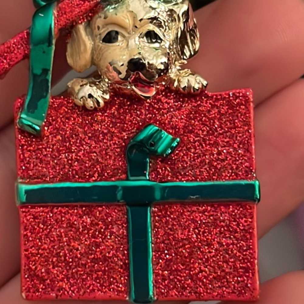 A holiday broach pin. It’s a puppy in a Christmas… - image 6