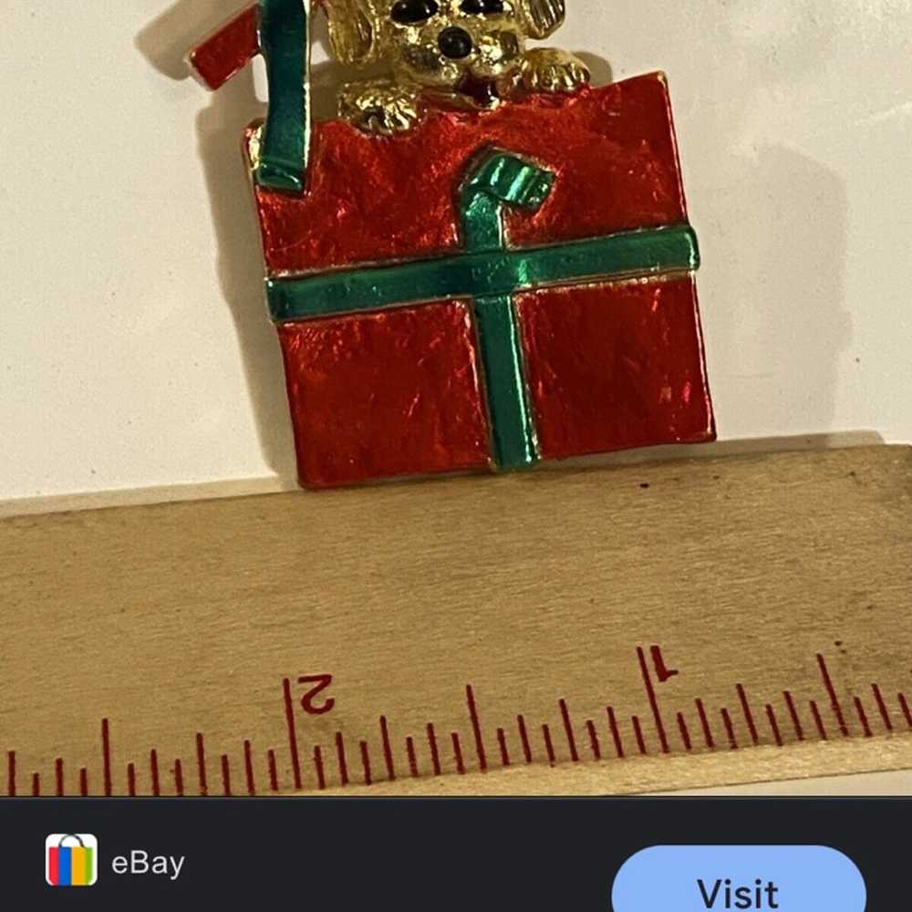 A holiday broach pin. It’s a puppy in a Christmas… - image 7