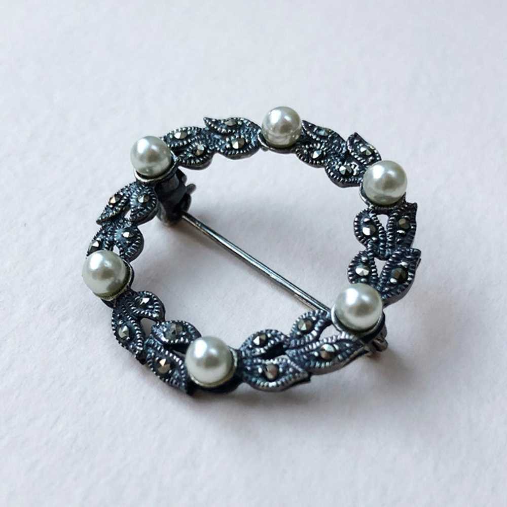 Pearl round brooch, vintage marcasite open circle… - image 6