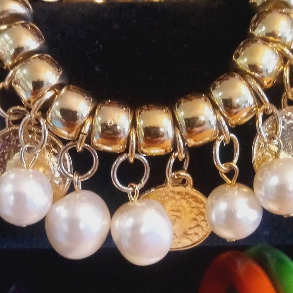 Vintage baroque pearl drop & gold coin charm brac… - image 2