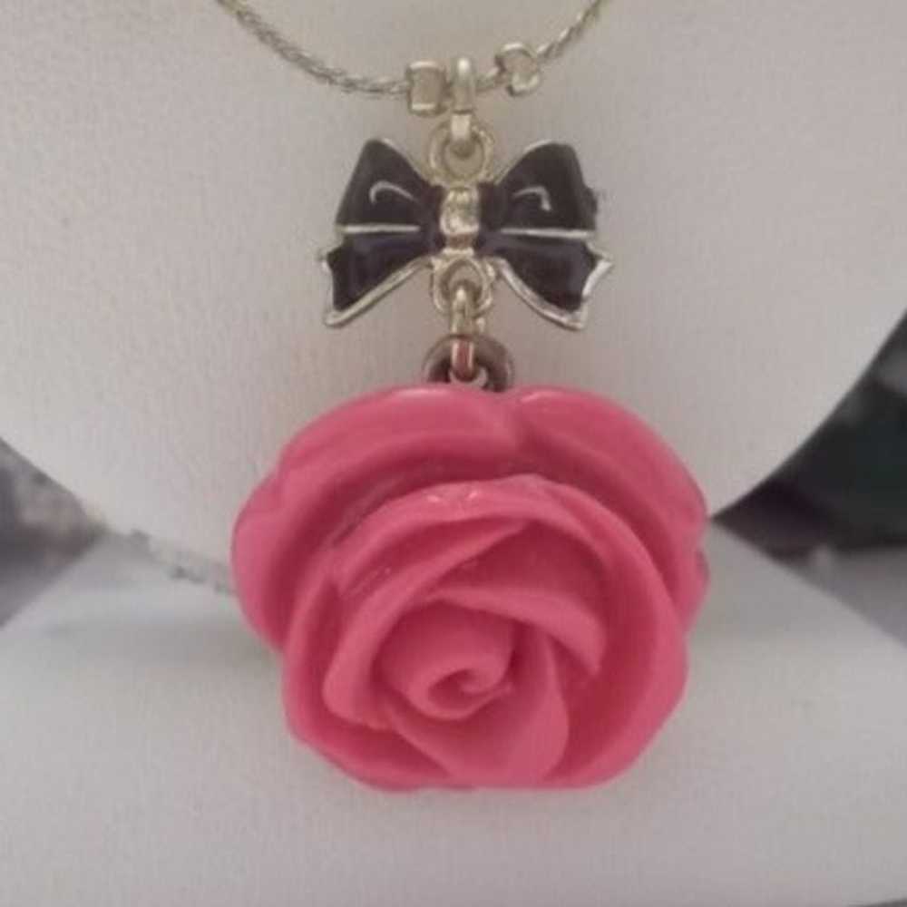 BETSEY JOHNSON RARE ROSE GARDEN NECKLACE - image 4