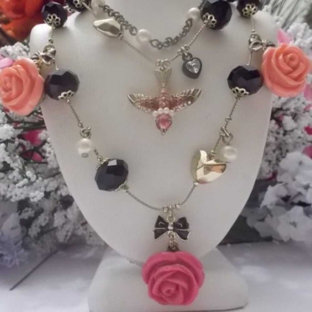 BETSEY JOHNSON RARE ROSE GARDEN NECKLACE - image 9