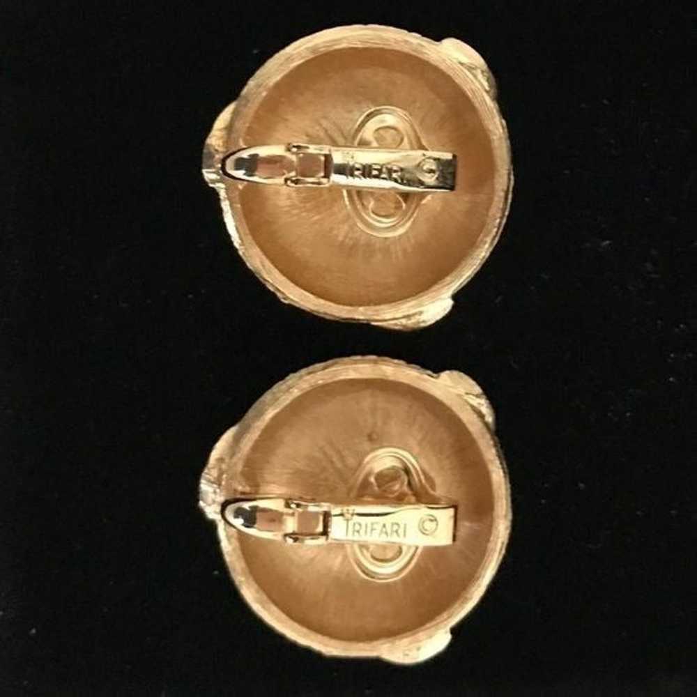 Crown Trifari Basketweave Earrings RARE 1960s - image 4
