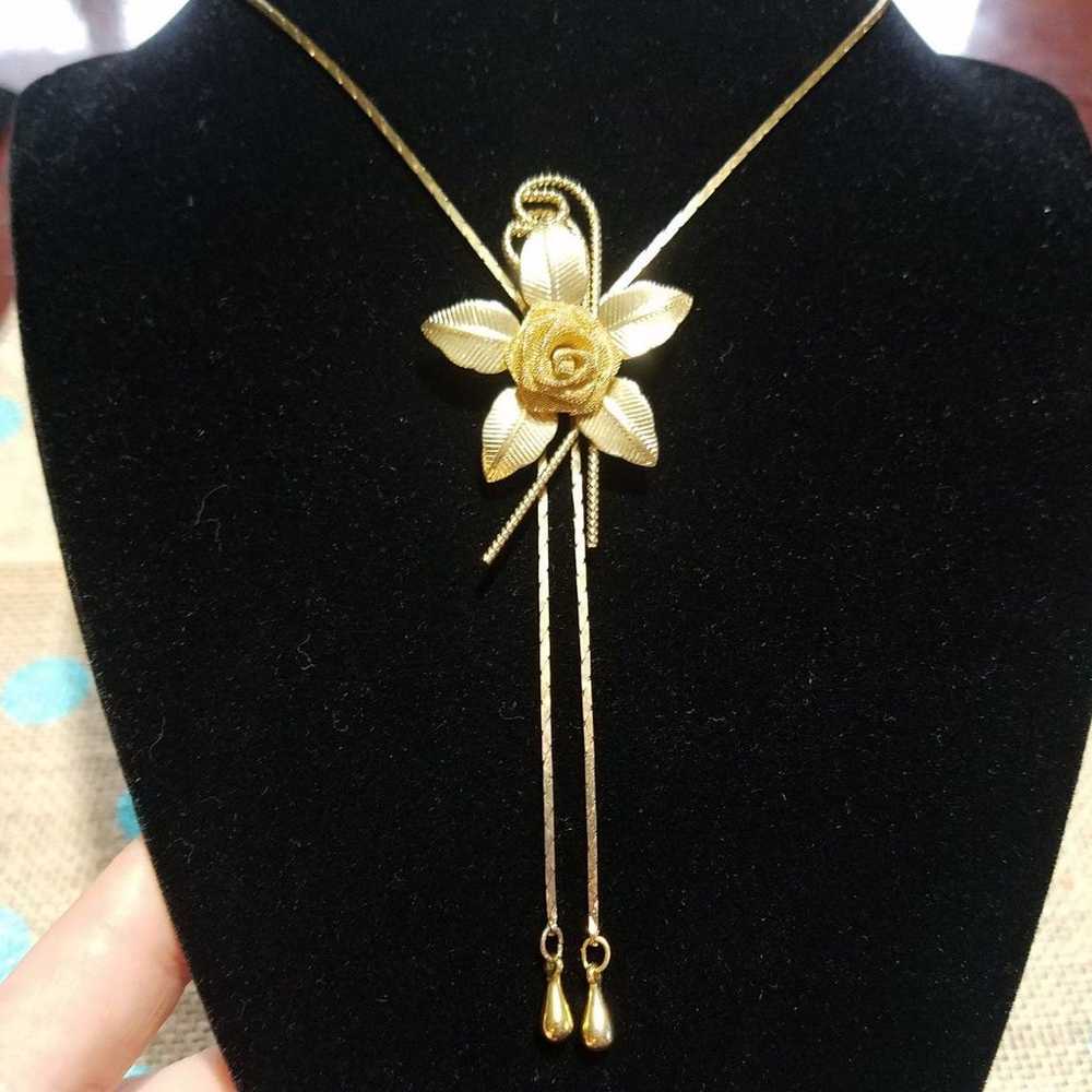 Vintage gold flower lariat necklace - image 4