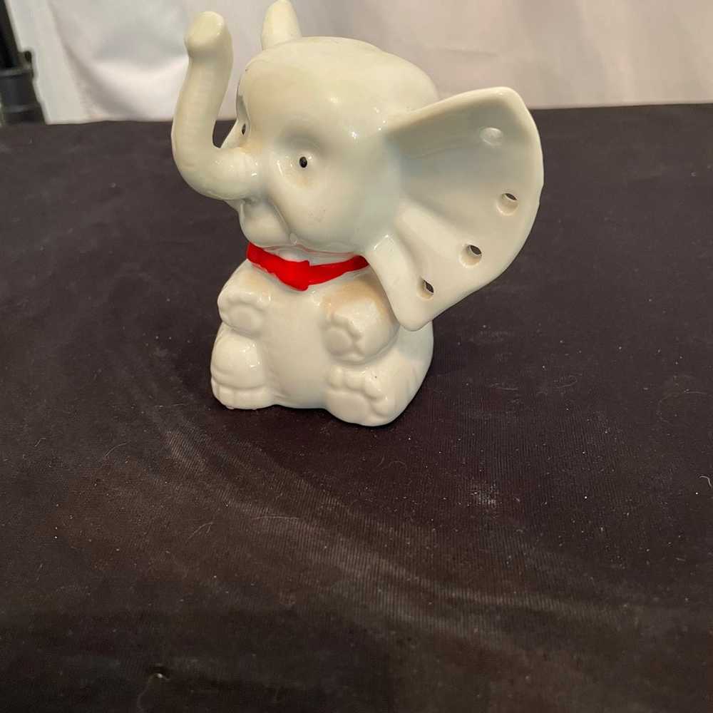 Vintage Taiwan Ceramic Elephant Earring Holder Re… - image 4
