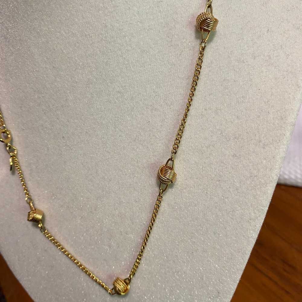 Vintage gold tone Avon “knotted” necklace - image 5