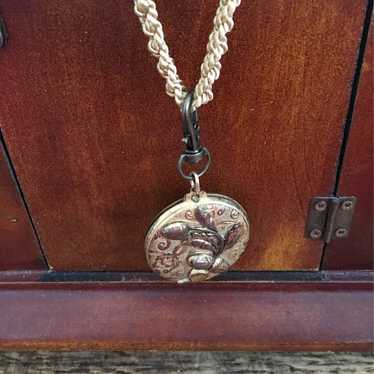 locket necklace chainette crochet