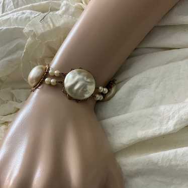 Stunning vintage pearl faux bracelet - image 1