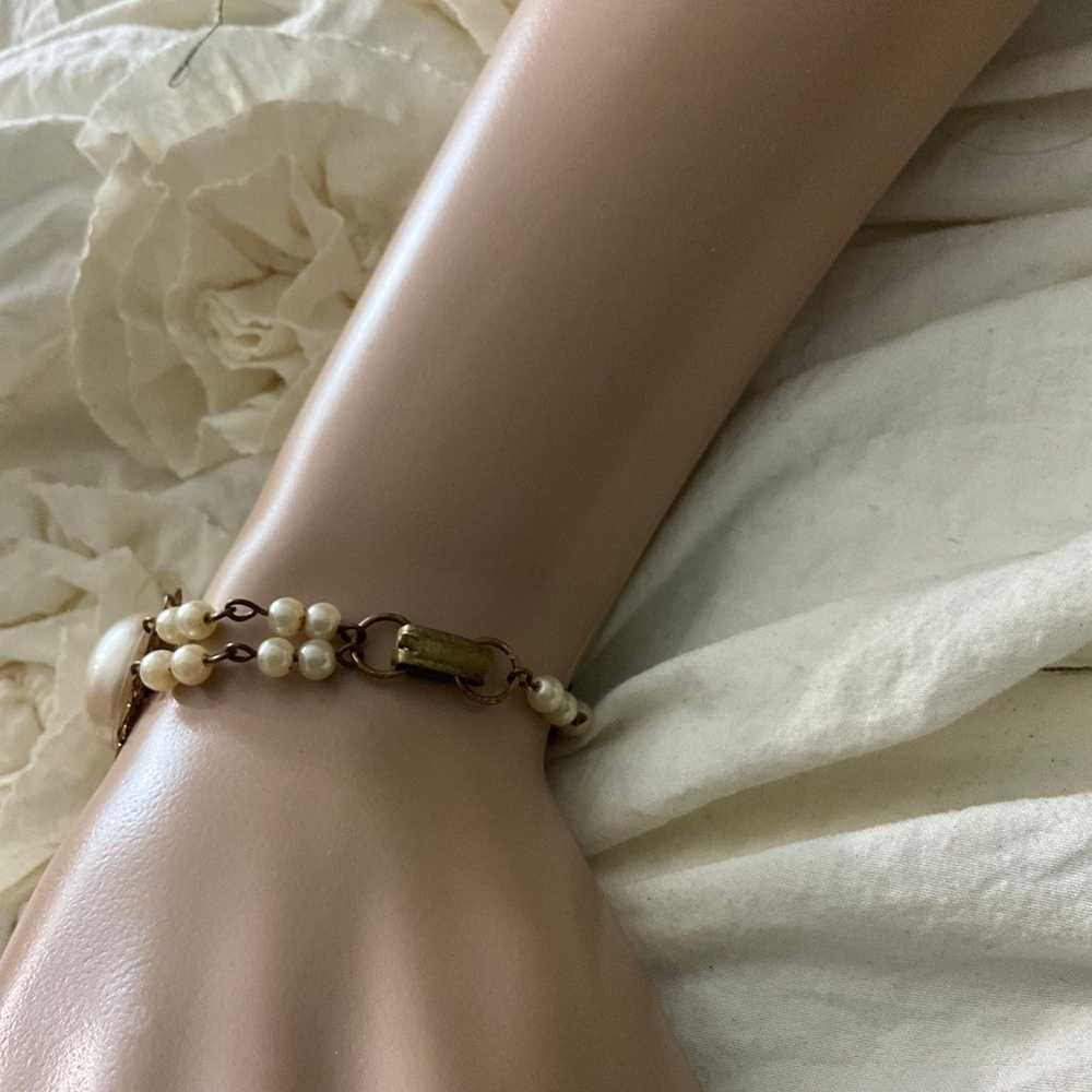 Stunning vintage pearl faux bracelet - image 3