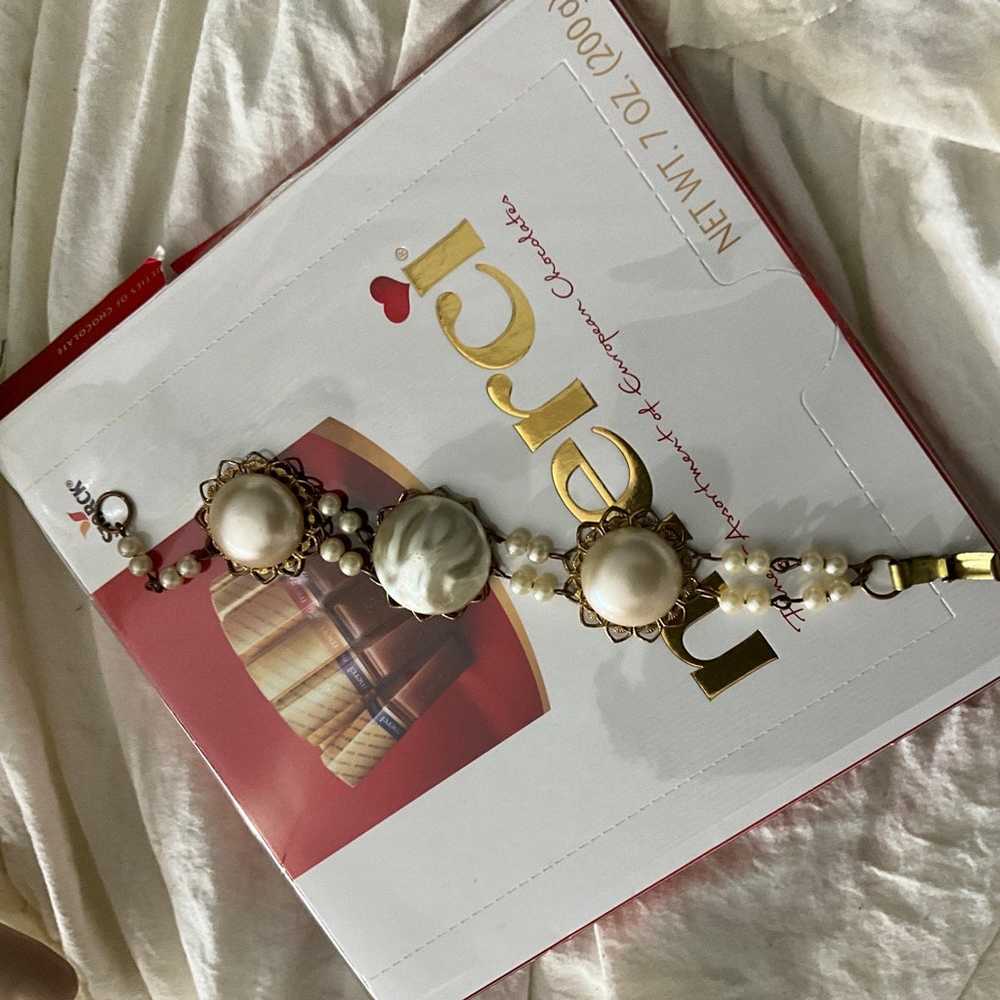 Stunning vintage pearl faux bracelet - image 5