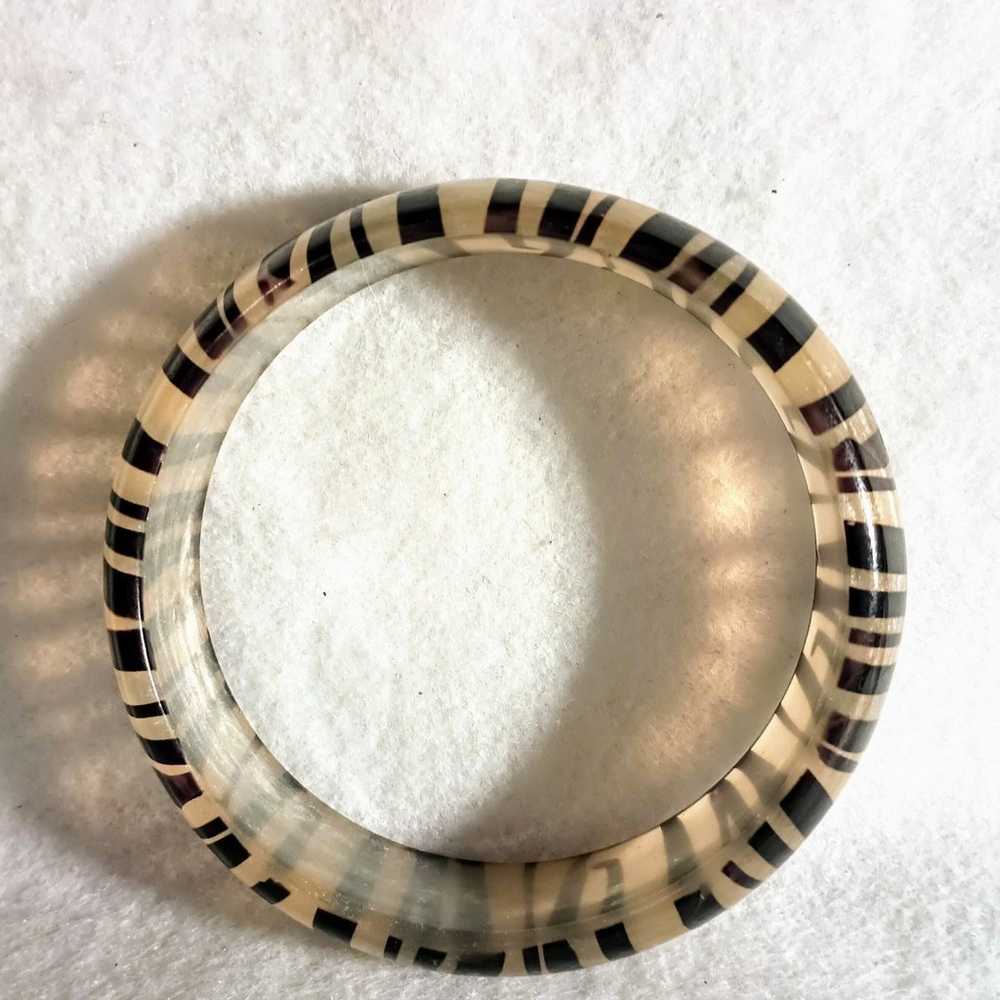 Vintage Lucite Animal Print Bangle Bracelet Silve… - image 7