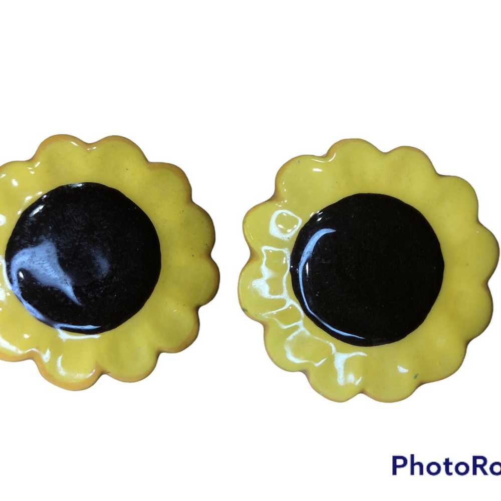 Absolutely ADORABLE Vintage Sunflower Earrings - image 1