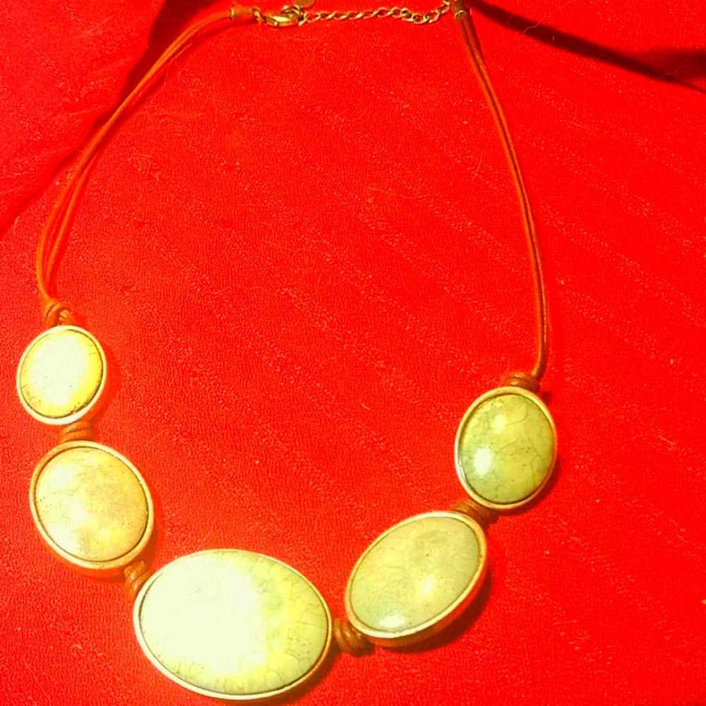 Woman's Vtg. Light Green Necklace~lovely - image 2