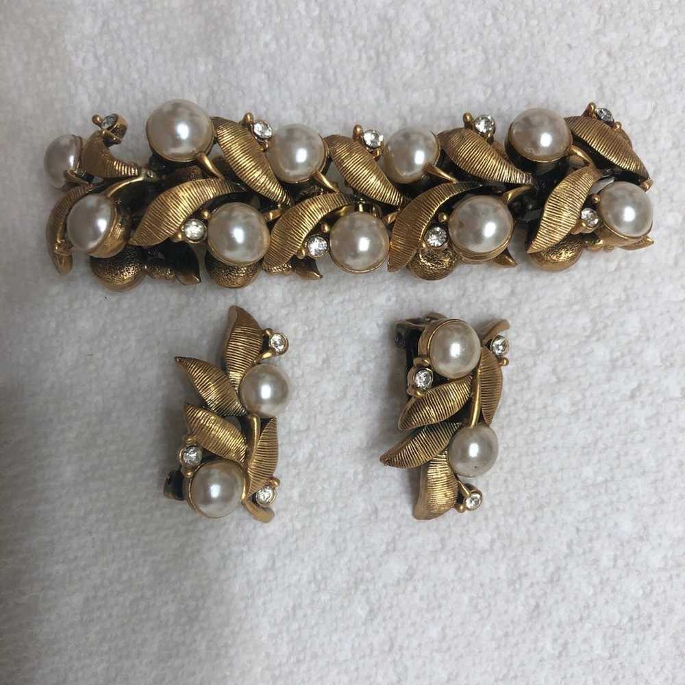 vintage costume jewelry bracelet and earrings - image 10