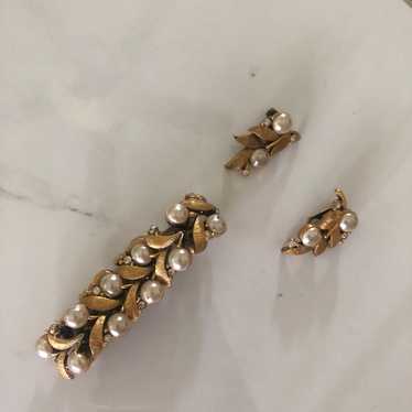 vintage costume jewelry bracelet and earrings - image 1