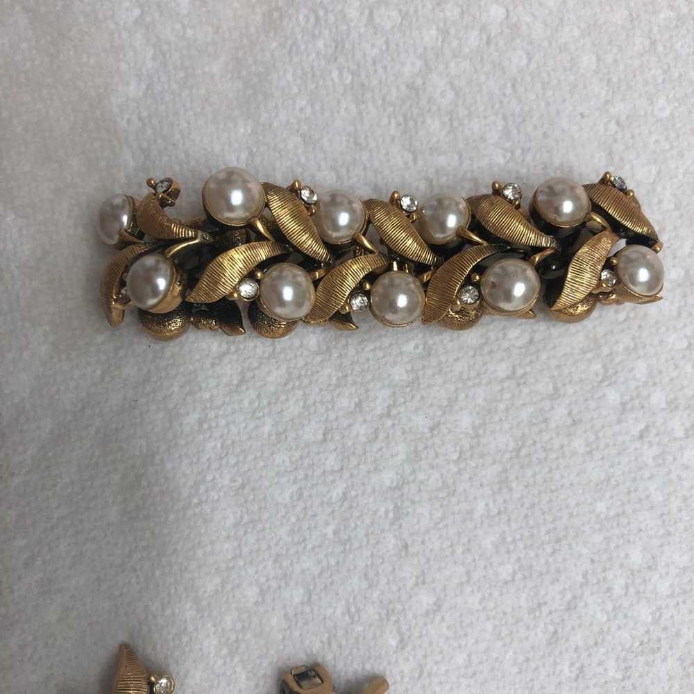 vintage costume jewelry bracelet and earrings - image 9