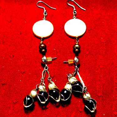 Two beautiful pair of vintage dangle earrings - image 1