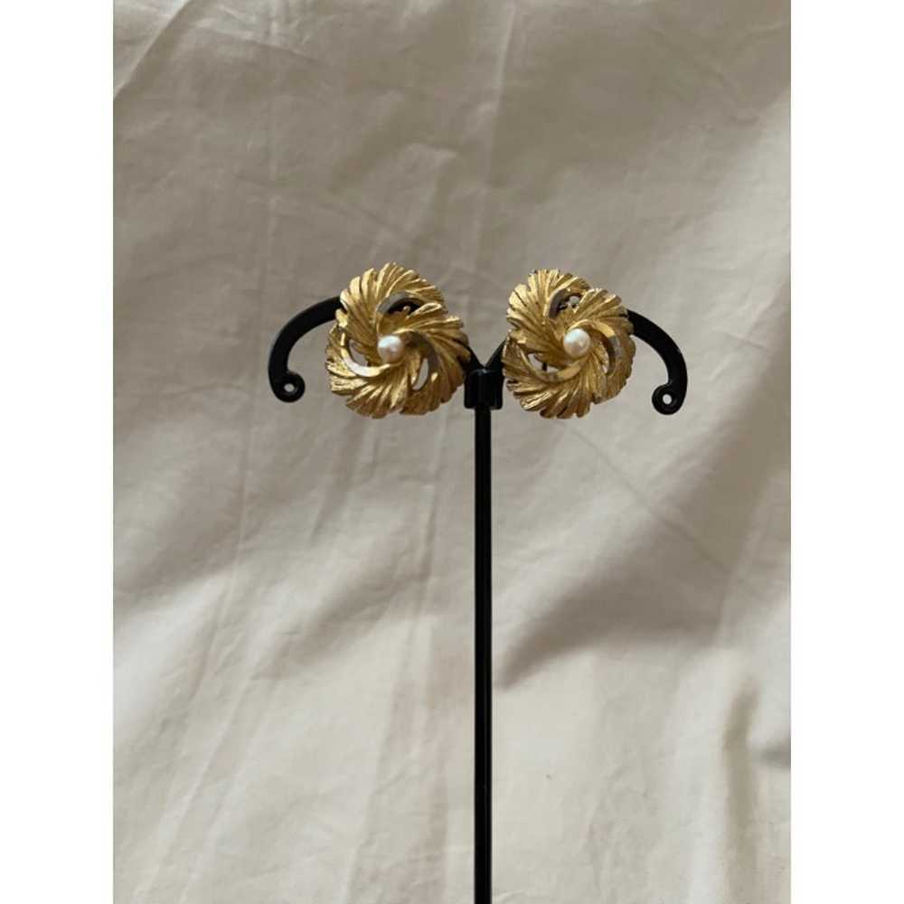 Vintage/Antique Gold Tone Swirl Floral Clip-on Ea… - image 8