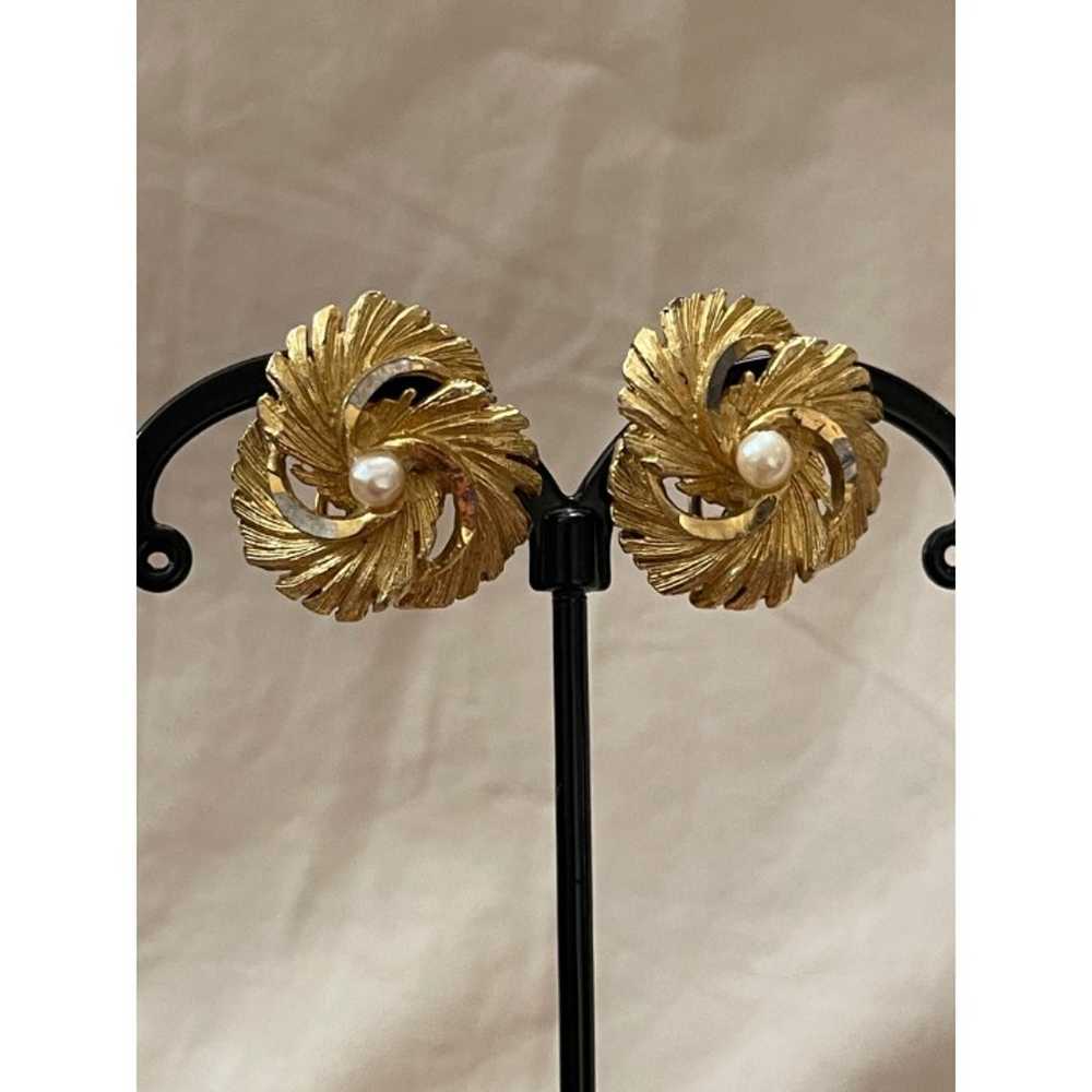 Vintage/Antique Gold Tone Swirl Floral Clip-on Ea… - image 9