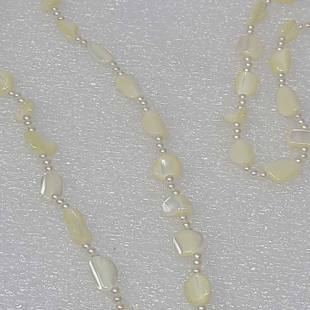 Vintage White Pearlescent Necklace - image 3