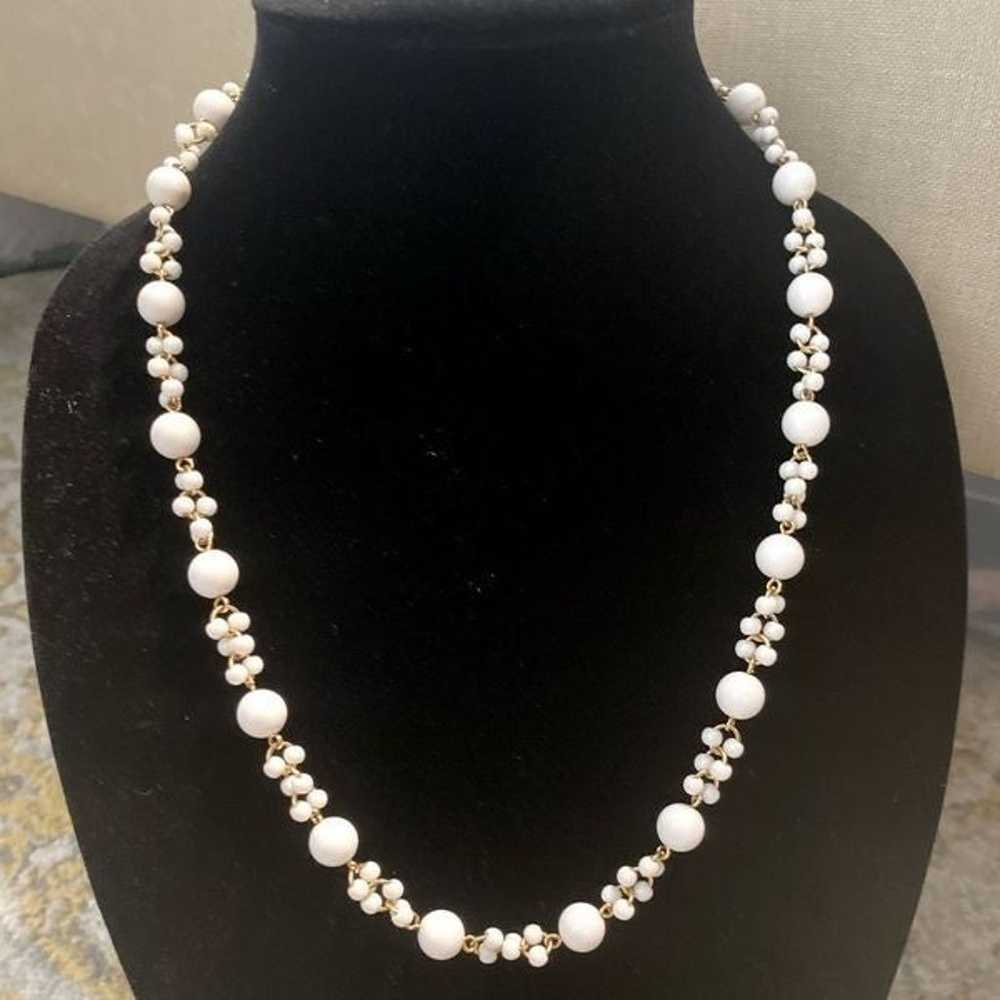 Vintage Trifari White Plastic beads Necklace Gold… - image 1