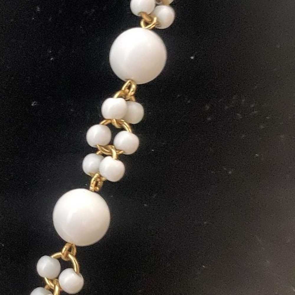 Vintage Trifari White Plastic beads Necklace Gold… - image 5