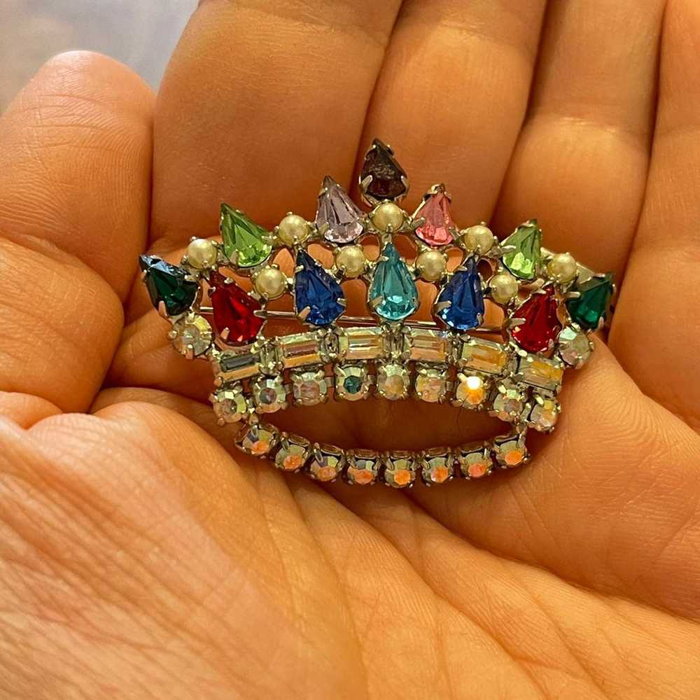L David Signed Royal Crown Brooch with Colorful A… - image 6