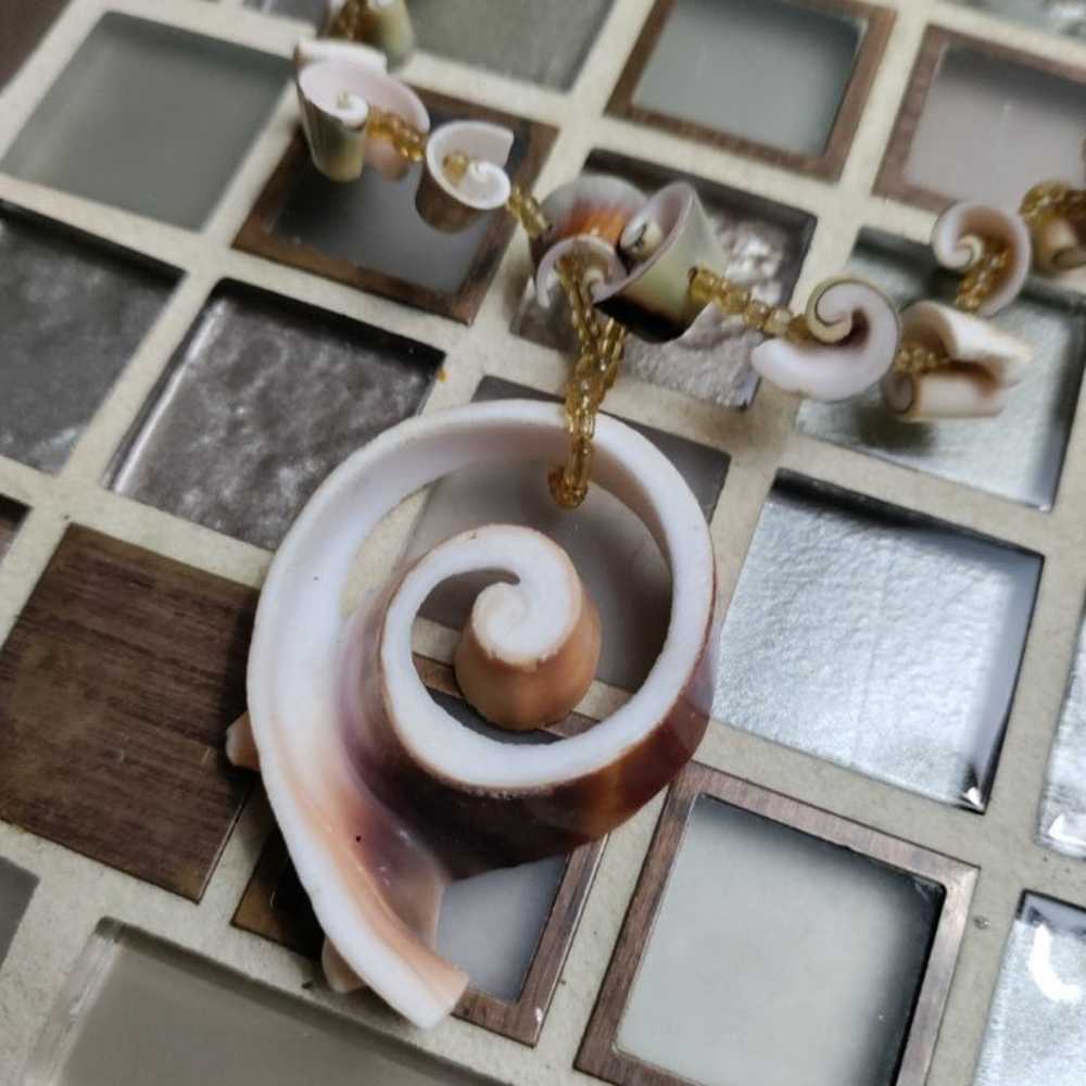 Vintage Artisan Twirl Shell necklace - image 1