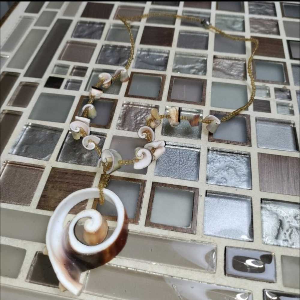 Vintage Artisan Twirl Shell necklace - image 3