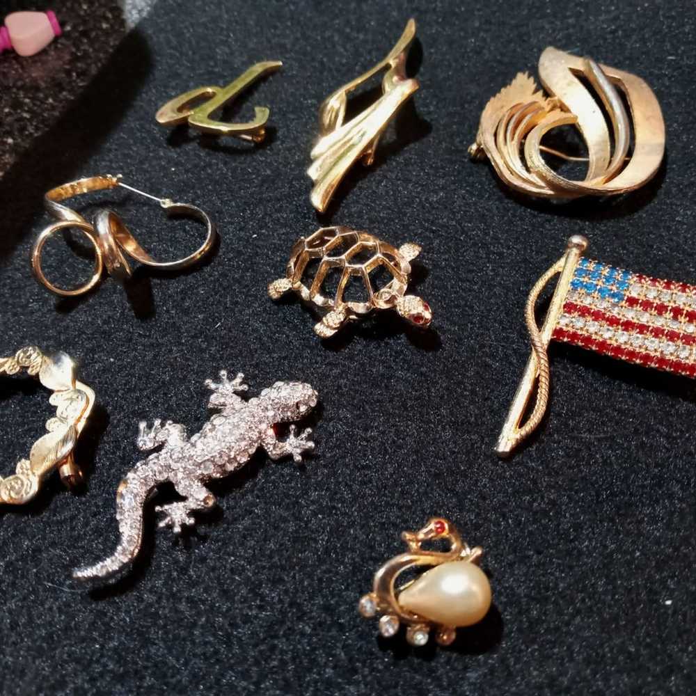 Lot Of Vintage Stamped/signed Brooches - image 1