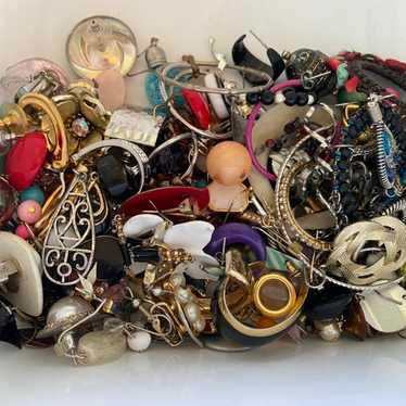 @1lb Single Earrings Lot - image 1